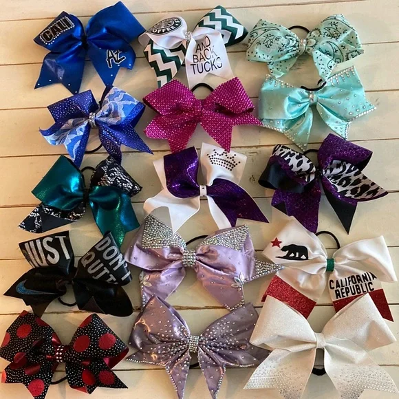 15 Gorgeous Cheer Bows - Picture 1 of 6